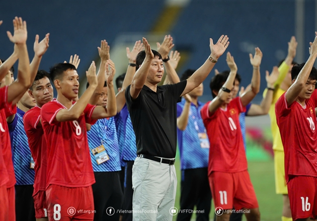 HLV Kim Sang-sik nói rõ rào cản ĐT Việt Nam ở V-League